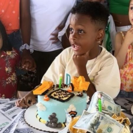 Du'Mier Banks celebrated his birthday with piles of money on the table. 